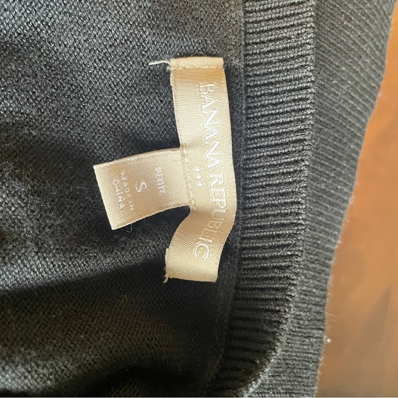 Banana Republic light weight sweater. Petite small - Picture 6 of 6